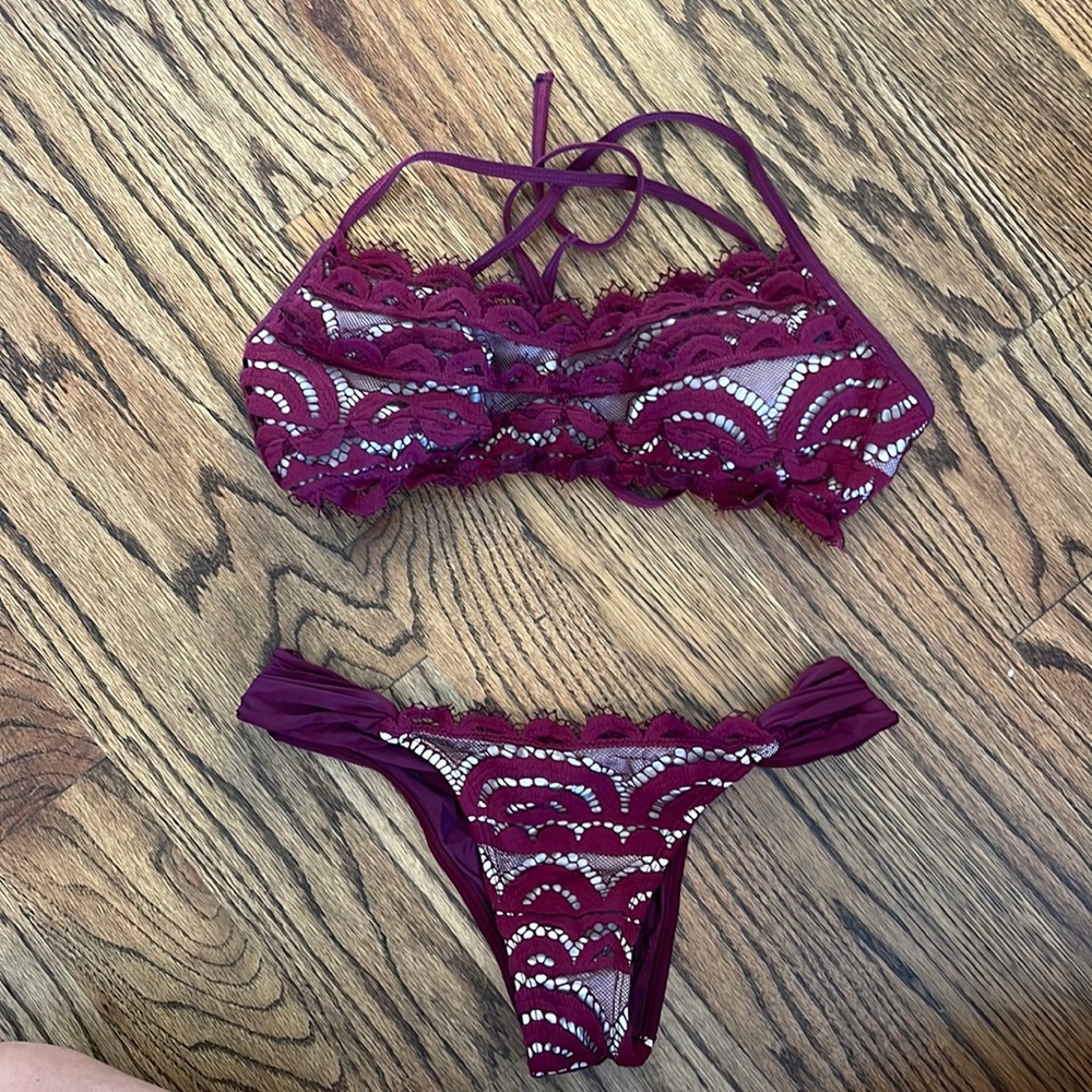 PILY Q lace bikini - L top M Bottoms